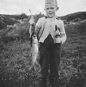14 Beate skriver: Fant dette i minneboka mi. En stolt Bengt Hemminghytt med den flotte fangsten.