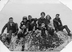 JK-08 Børge, Unni, Øystein, Berit, Jorun og Roger på Sabelskjær-så mange i en liten båt.