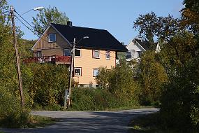 IMG_2266 Isaksen-huset nærmest. Her var Tom på besøk fra Tromsø om sommeren. Vi spilte