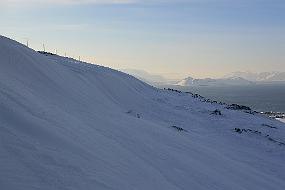 IMG_1913 Snøskavel, hard som fjell etter landevindskulingen som herja på fredag.