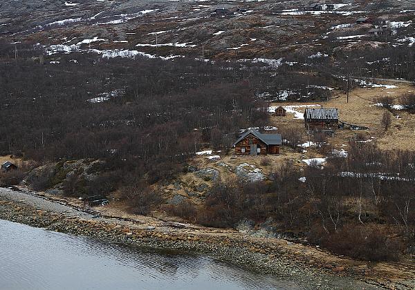 Ropelv Smuk-gaarden Smuk-gården i Reinøysund/Ropelv i Sør-Varanger med flere gamle bygninger. Bygningene har være-status. Dessverre begynner...